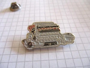 V12 MOTOR LAMBORGHINI ENGINE 12 CIL - RARE VINTAGE PIN PRIVATE COLLECTION - us8 - Picture 1 of 3