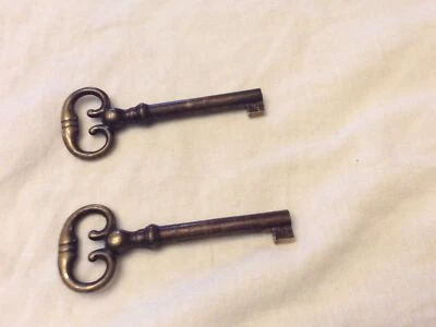 Lot 2 Ancienne Clef Meuble Porte Tiroir Vintage Clé.L:7,1cmEncastrable4,2cmD6mm - Photo 1/4