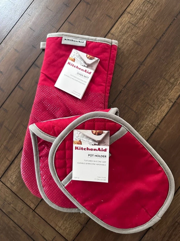 Set of red KitchenAid oven mitt/pot holders  - Image 1 of 1