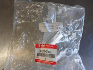 NOS SUZUKI OEM 43511-29G00 BRACKET, FRONT FOOTREST RH GSX-R750 R600 MOTORCYCLE - Picture 1 of 4