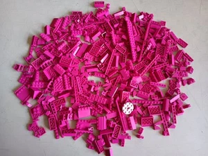 LEGO LOTTO SFUSO DI 550 MATTONCINI ROSA MAGENTA PIASTRE PISTE E PEZZI SPECIALI - Foto 1 di 5