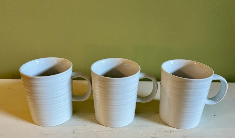 Juego de 3 tazas blancas Better Homes & Gardens Anniston usadas en excelente estado Foto 1 de 4