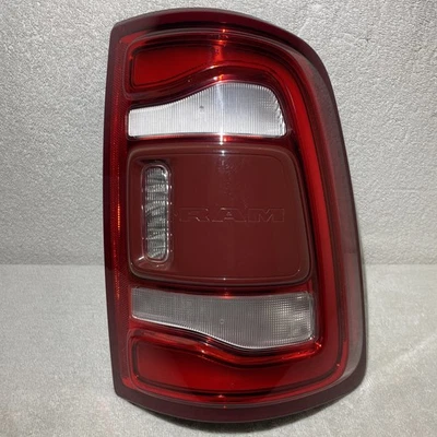 Lámpara luz trasera pasajero derecho Dodge Ram 2500 3500 19 20 21 22 23 24 Foto 1 de 4