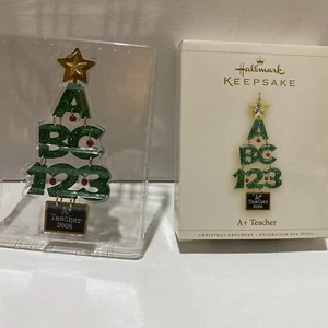 Hallmark Keepsake A+ MAESTRO Adorno de Navidad Árbol Verde Escuela Nuevo 2006 Nuevo en Caja - Imagen 1 de 3