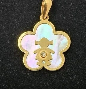 Colgante oro 18 k 750 mls . Trébol Niña con Nácar. - Imagen 1 de 5