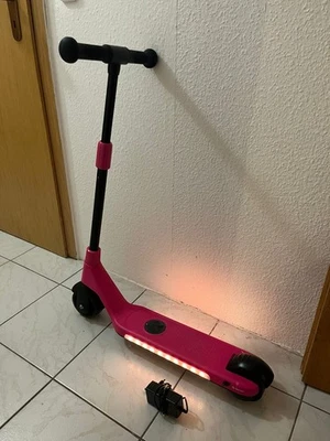 Denver SCK-5400 Pink Elektrischer Kinderroller – LED-Licht, 6 km Reichweite, 80W - Bild 1 von 4