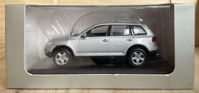 Minichamps 1.43 VW Touareg PLATA DISTRIBUIDOR MODELO 2002 escaso MB  Foto 1 de 4