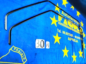 MODANATURA PORTA FIAT 132 UT.PROFILO NERO 2pz.POSTERIORE RASAVETRO ARGENTA*NUOVO - Imagen 1 de 11