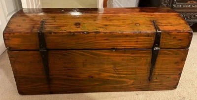 ANTIGUO BAÚL ABOVEDADO SIGLO XVIII 1700 CORREA BISAGRAS 35" LARGO Foto 1 de 4