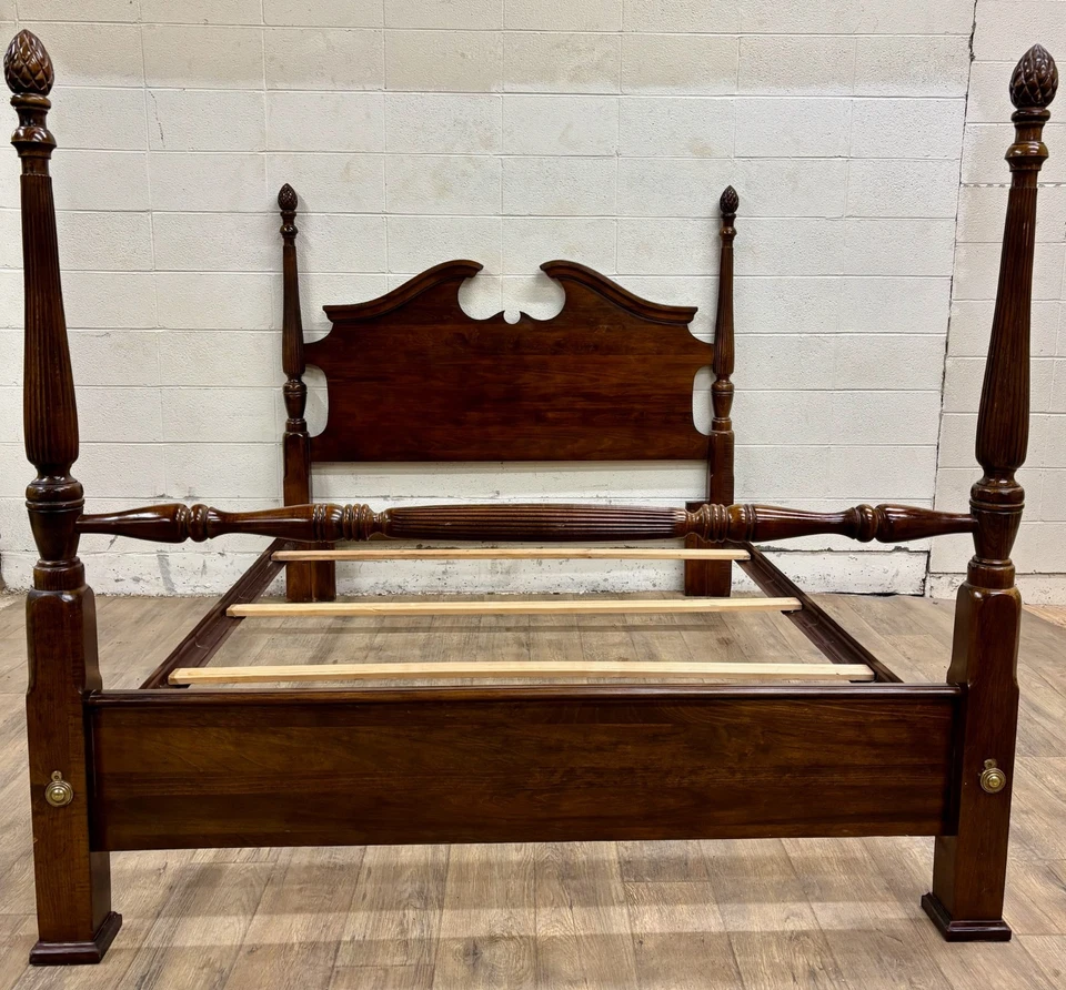 Винтажная кровать-трансформер Kincaid Furniture полуторная или полноразмерная резная с четырьмя плакатами - Изображение 1 из 4