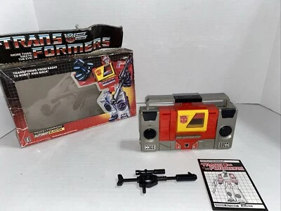 Hasbro Transformers G1 Autobot Blaster 1984 con pistola Electro Scrambler Foto 1 de 4