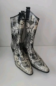 Rain BOPS By Beehive Cowboy Water Rubber Boots Size 9 Black Flower Pointed Toe - Bild 1 von 5