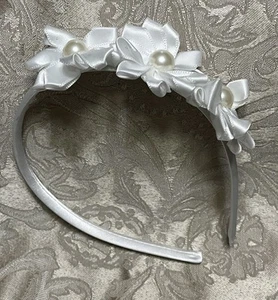White Flower Pearl Accent Adorable Hair Ribbon Girl Headband Hair Accessory - Picture 1 of 5