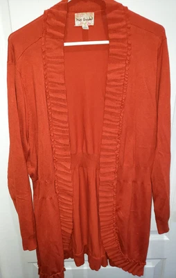 SUÉTER FEMININO LARANJA ESCURO COM BABADOS PLUS SIZE 2X GUIADO INCORRETAMENTE frente aberta BOM - Imagem 1 de 2