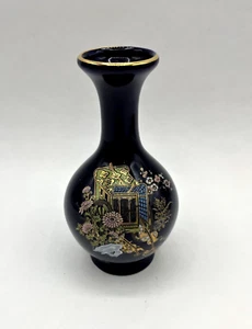 Kutani Cobalt Blue Hand Painted Bud Vase Colorful Scene Flowers and Gold details - Bild 1 von 4