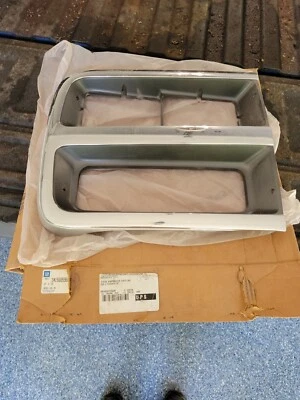 GM Right Headlight Bezel Fits 1992-1995 Chevrolet G10 G20 1992-1996 G30 NOS NEW - Image 1 of 4