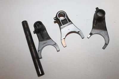 2001 - 2005 Suzuki GSF1200S GSF 1200 Bandit Engine Gear Shift Forks & Shaft - Image 1 of 2