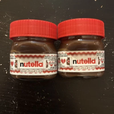 2 MINI frascos de vidrio Nutella para untar avellanas 1,05 oz tapa roja hechos en Italia NUEVO Foto 1 de 4