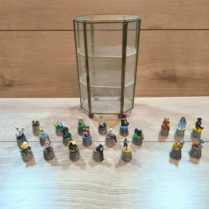 Vitrina miniatura gabinete de curiosidades de latón vintage y dedales de rimas infantiles - Imagen 1 de 18