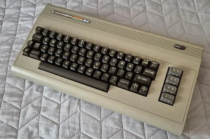 COMMODORE 64 Breadbin Case/chassis with keyboard Genuine part. MADE IN USA! - Picture 1 of 19