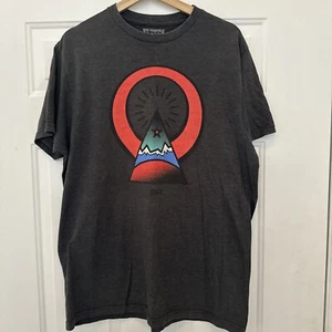 Camiseta Levis Mountain Scene Gráfica Adulto Gris - Talla L - Imagen 1 de 3