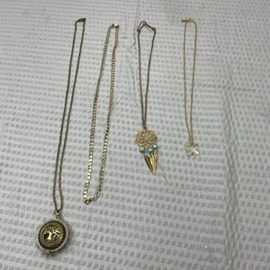 Lotto 4 collane bigiotteria moda varietà assortite tono oro spiaggia delicata - Foto 1 di 7
