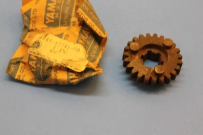 НОВЫЙ ИЗ СТАРЫХ ЗАПАСОВ YAMAHA AT1 AT2 CT1 DT 100 125 175 4-КОЛЕСНАЯ ПЕРЕДАЧА 23T ДЕТАЛЬ # 4EG-17241-00-00 - Изображение 1 из 4