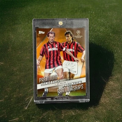 2022-23 Topps UCC AC Milan Franco Baresi / Paolo Maldini Asociación Naranja /25 Foto 1 de 4