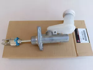 CYL ASSY, CLUTCH MAST Genuine OEM Mitsubishi Montero Pajero MR374858 - Picture 1 of 2