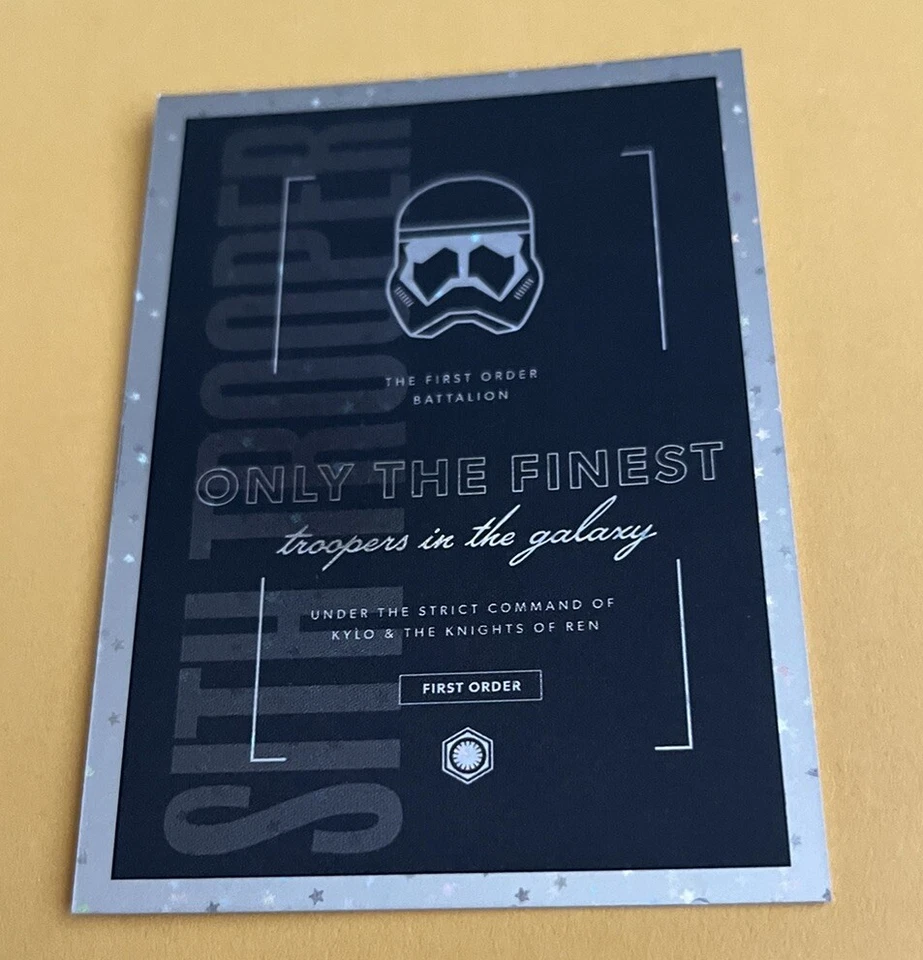 Topps Star Wars Rise of Skywalker Crush The Resistance Star Foil CR-7 - Image 1 of 1