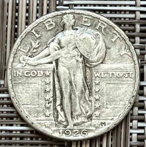 1926 Standing Liberty quarter, better grade - Picture 1 of 2