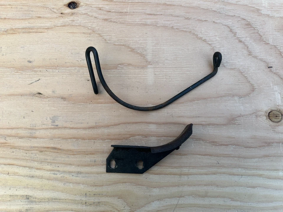 90 Arctic Cat Panther 440 2up tubo de escape soporta resortes faltantes Foto 1 de 3