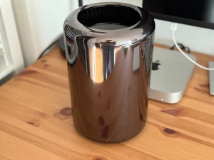 Apple Mac Pro 6,1 (2013) Xeon 3,7 GHz
/ 16Gb / 256 SSD / 2x D300 - Bild 1 von 7