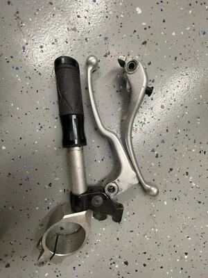 2006-2007 YAMAHA YZF R6 R6R OEM LEFT CLIP ON HANDLE CLUTCH LEVER & BRACKET - Image 1 of 2