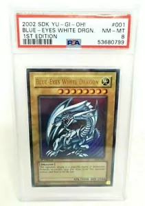 Yu Gi Oh Blue-Eyes White Dragon Ultra Rare 1st Edition SDK-001 PSA 8 Mint AE - Bild 1 von 2