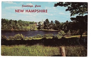 SALUDOS DESDE Nueva Inglaterra, Village Church Spire NUEVO HAMPSHIRE NH Postal - Imagen 1 de 2