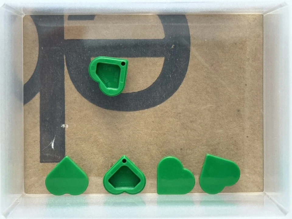 LEGO Parts - Green Tile, Round 1 x 1 Heart - No 39739 - QTY 5 - Image 1 of 1