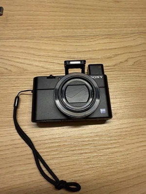 Sony Cyber-shot DSC-RX100 V M5 20.1MP 4K Digital Camera Exmor R5 - Image 1 of 4