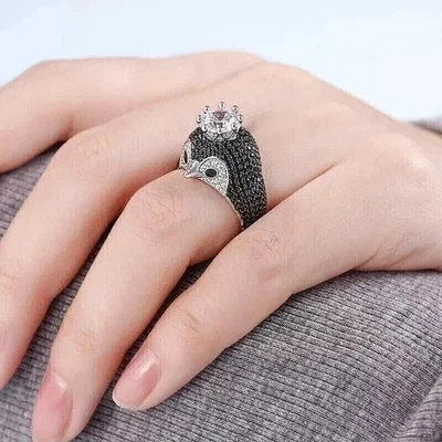 Anillo de regalo pingüino diamante negro redondo creado en laboratorio de 2 quilates enchapado en oro blanco de 14 quilates Foto 1 de 3