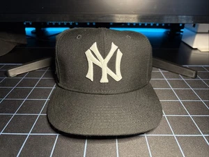 New Era 59Fifty New York Yankees Size 7 1/8 - Picture 1 of 7