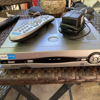 AT&T U-Verse DVR Recording Cable TV Motorola VIP1200 With Power Supply Remote - Image 1 of 4