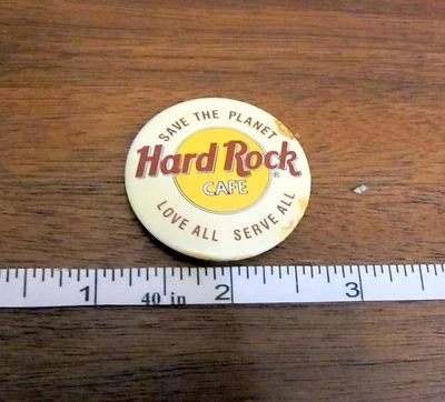 Hard Rock Café Save the Planet Love All Serve All Solapa Pin Botón Insignia Blanco Foto 1 de 3