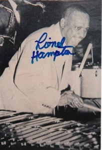 Foto firmada por Lionel Hampton legendaria vibrafonista en acción! - Imagen 1 de 1