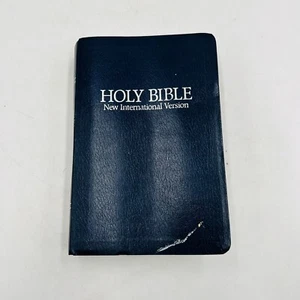 Holy Bible - New International Version - Dictionary/Concordance Red Letter Words - Picture 1 of 20