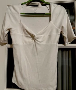 Gap Cotton White Medium With Center Knot A Small Amount Of Pilling - Picture 1 of 10