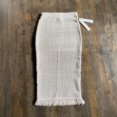 NUEVO CON ETIQUETAS XS AQUA Bloomingdale's Marfil Crochet Flecos Falda Midi En Arena Foto 1 de 4