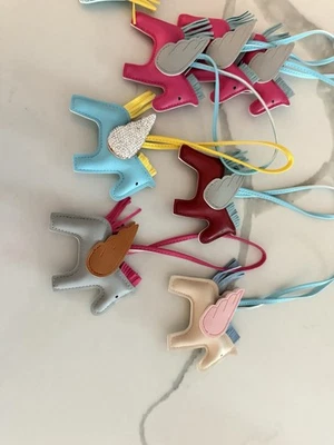 Dijes para monedero de caballo sin marca Foto 1 de 4