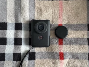 Canon PowerShot V10 Compact Vlogging Camera Black Pre Owned In Perfect Condition - Picture 1 of 7