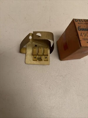 CHEVROLET IMPALA CORVETTE 1961-67 PLACA TERMINAL LIMPIAPARABRISAS LIMPIAPARABRISAS NUEVO DE STOCK 4908279 Foto 1 de 4