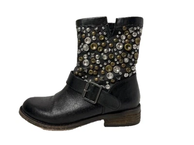 Botas de tornozelo femininas Steve Madden de couro preto cravejadas com fivela tamanho 6M - Imagem 1 de 4